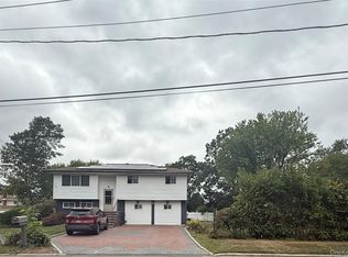 82 Schenectady Ave, West Babylon, NY 11704