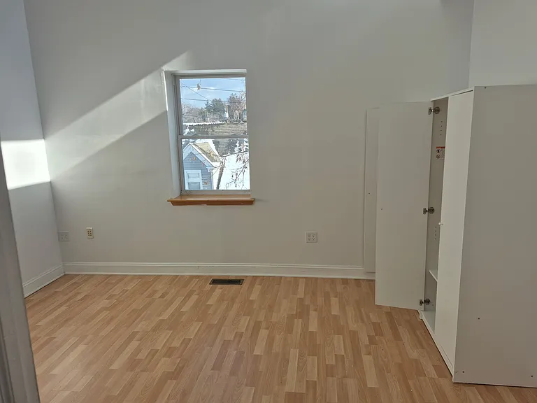 807 Sarah St #E — Photo 6