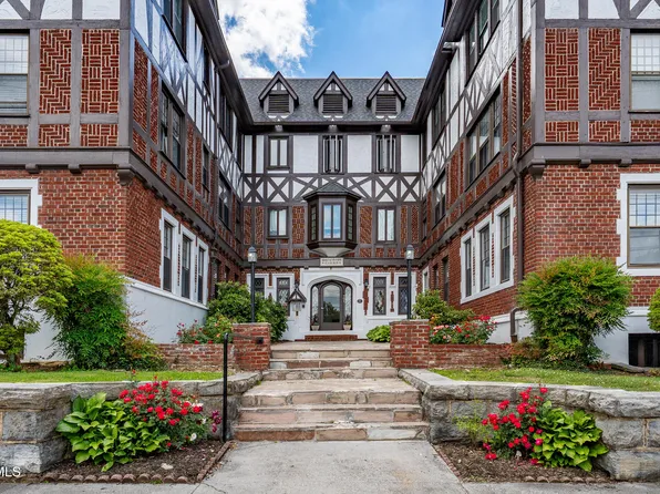 701 W Locust St APT 34, Johnson City, TN 37604