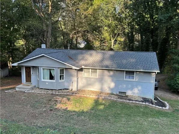 8470 Shadyview Ave NW, Clinton, OH 44216