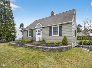 17 Schuyler Ave, Latham, NY 12110