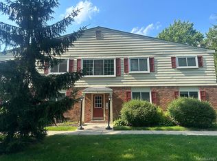 731 W Maple Rd, Clawson, MI 48017