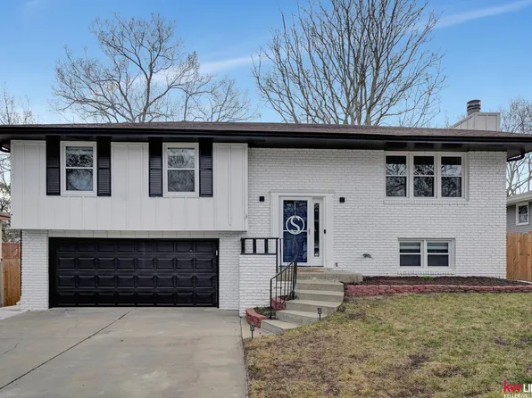 6210 Oakridge Dr, Lincoln, NE 68516