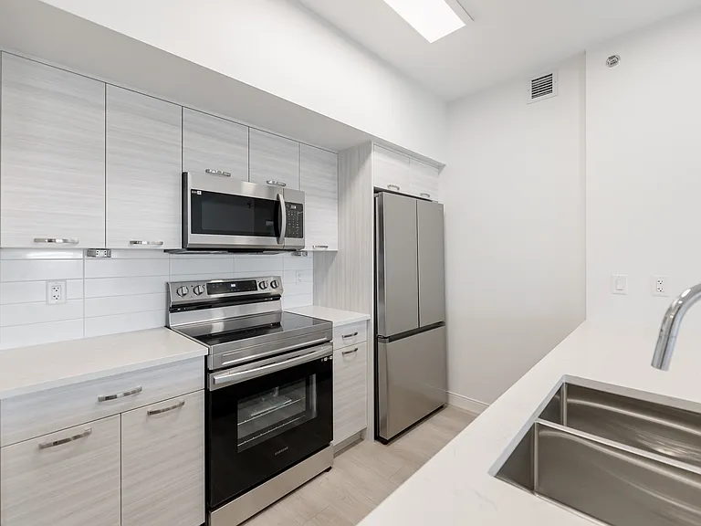 15 Refinery Way — Photo 3