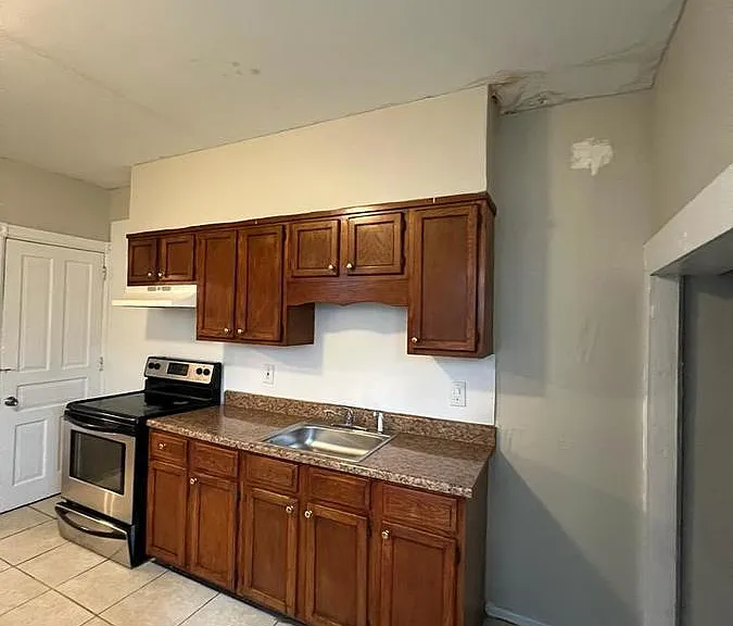 913 N 6th St — Photo 3