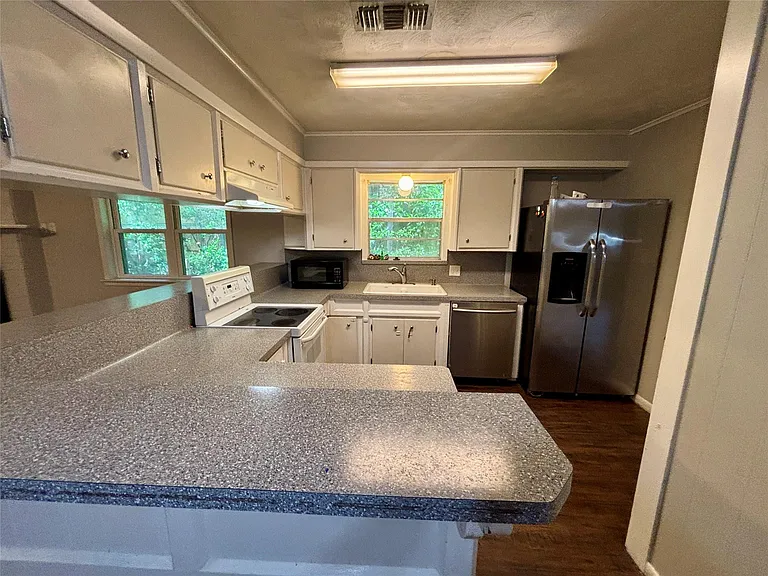 2013 Oaklawn Dr — Photo 8