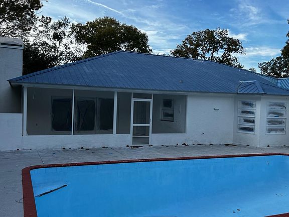 3rd image of 1231 N Greentree Terrace