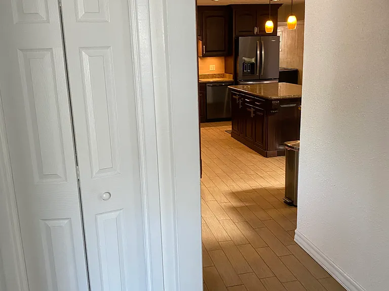 Bastille Ave — Photo 16