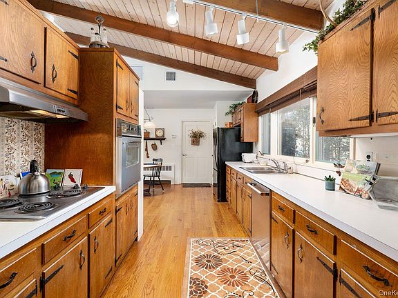 3rd image of 48 Farm Road