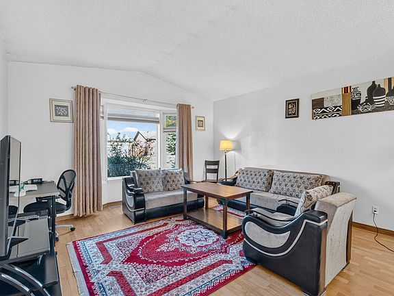 2nd image of 11 Howson Cres NW