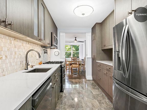 2nd image of 401 E 74th St #5RS