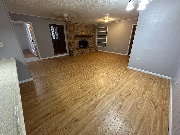 25 Regents Park Dr — Photo 2