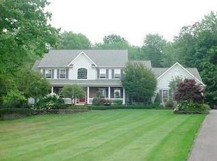9344 White Oak Rd, Kirtland, OH 44094