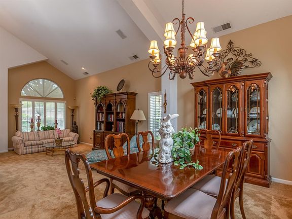 5th image of 2740 Courtside Dr