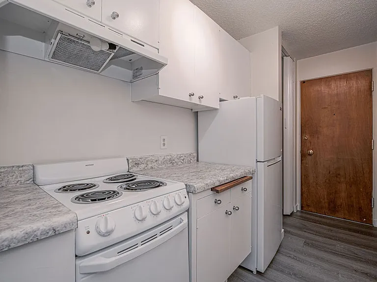 Clift House Apartments — Photo 24