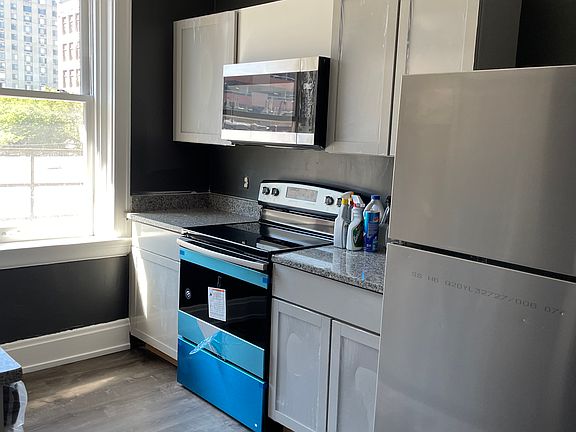 2nd image of 914 Race St APT 3