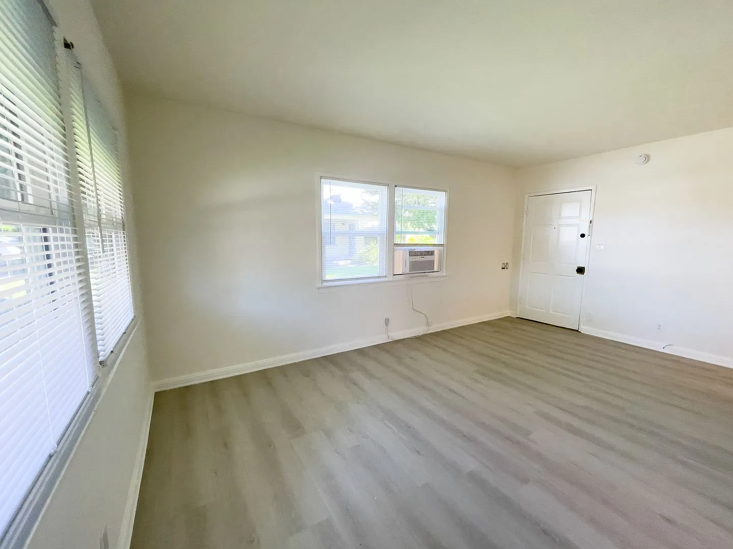 2446 N Buena Vista St — Photo 3