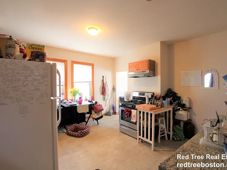 16 Rossmore Rd #2 — Photo 4