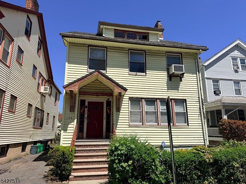 1st image of 126 Chestnut St