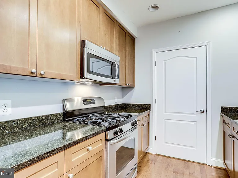 1115 Cameron St #208 — Photo 15