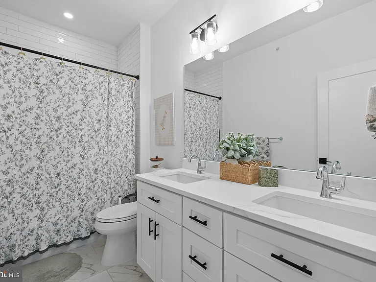 985 Henry Ave — Photo 25