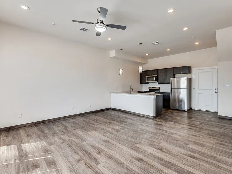 710 Benge Dr — Photo 16