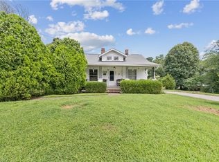 1725 Ivanhoe St, Winston Salem, NC 27107