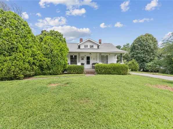 1725 Ivanhoe St, Winston Salem, NC 27107