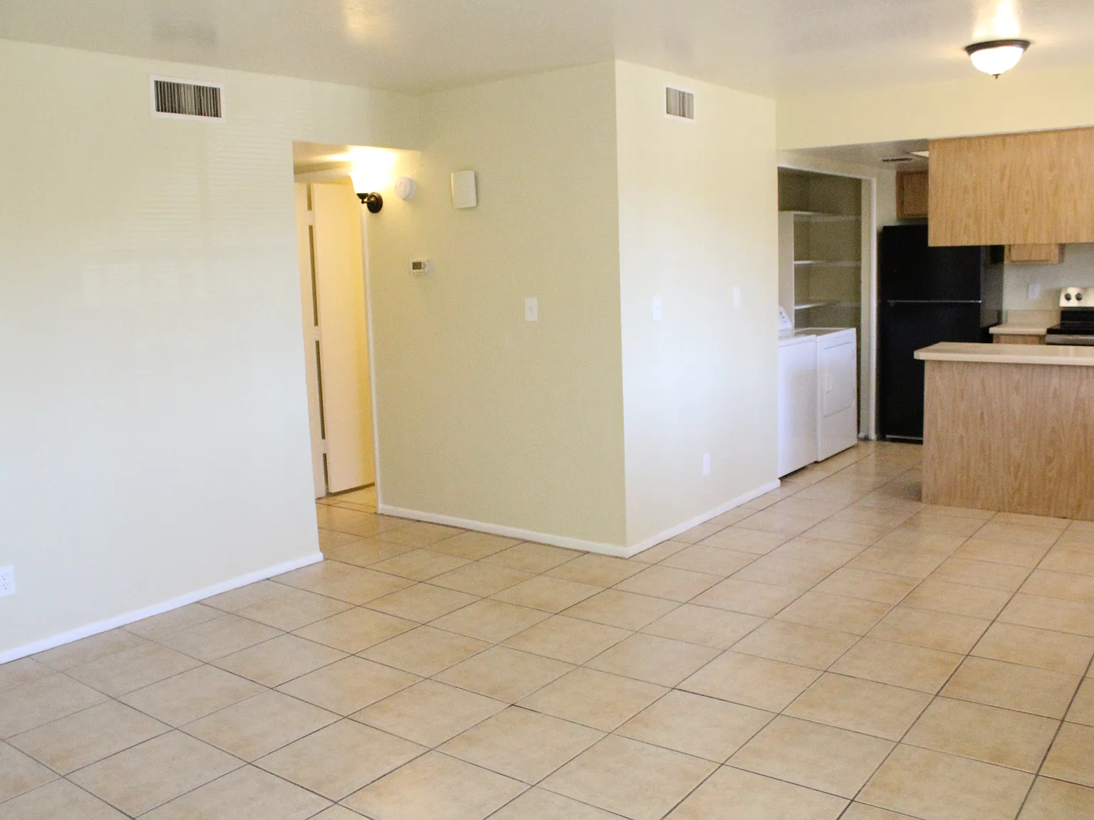 2 bed, 915 sqft, $1,100 — Photo 3