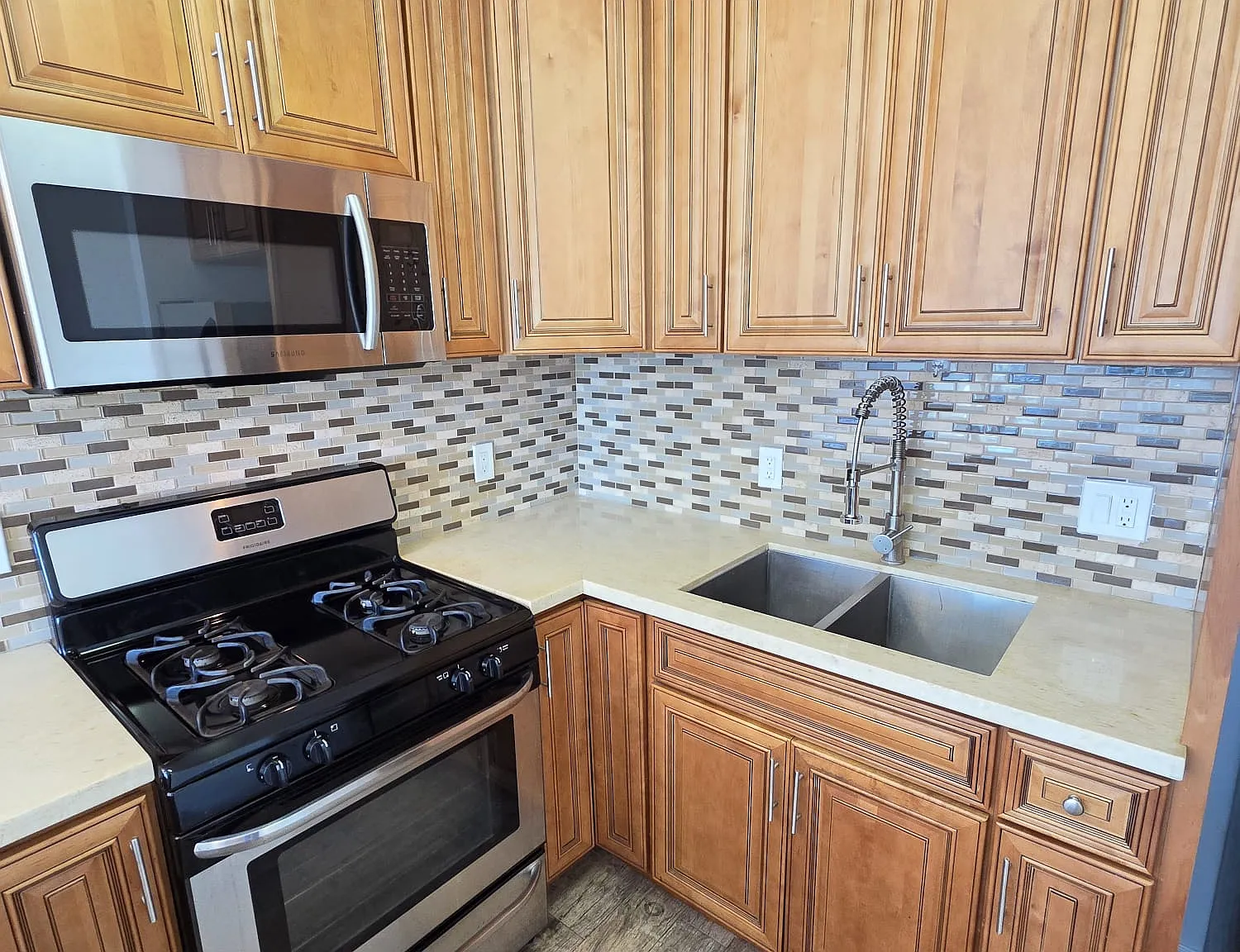 2518 W 5th st — Photo 3
