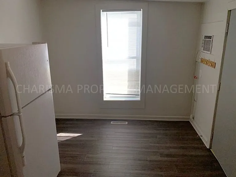 817 W 11th St #1 — Photo 16