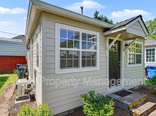 522 19th St NE, Salem, OR 97301