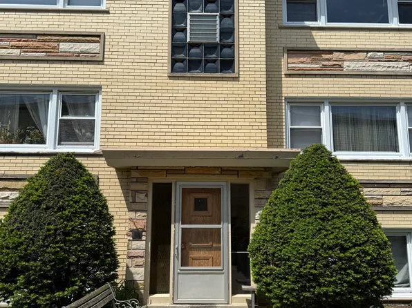 8225 Belmont Ave APT 2F, River Grove, IL 60171