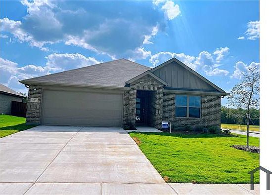 3rd image of 557 Meadow Run Dr
