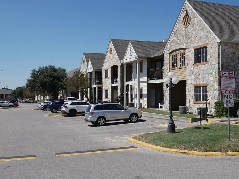 Madeira Apartments at Live Oak — Photo 7