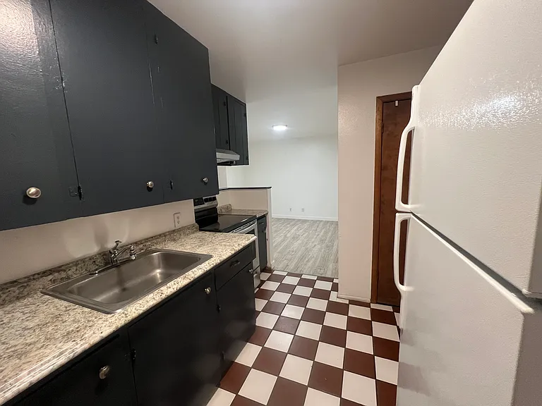 115 N Main Ave #4 — Photo 3