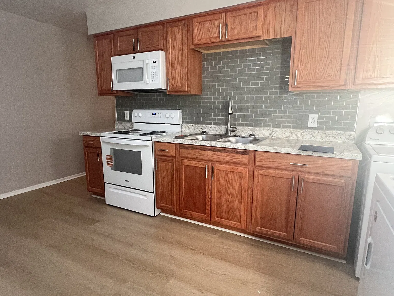 2 bed, 1.0 bath, 880 sqft, $1,200 — Photo 4