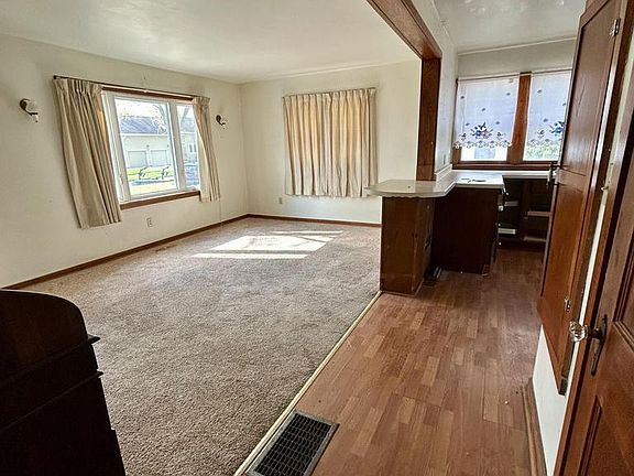 5th image of 413 South Myrtle STREET