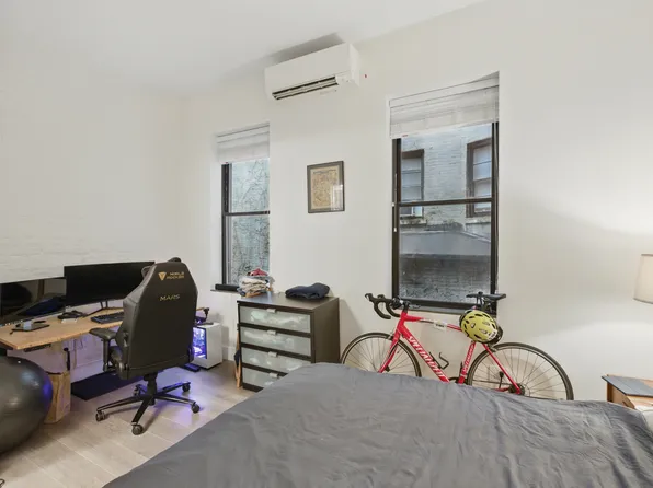 203 West 22nd Street image 8 of 10