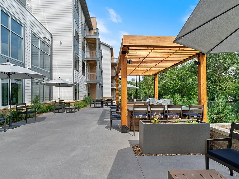 Oaks Landing 55+ Apartments — Photo 17