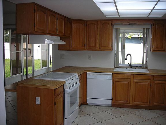4th image of 5402 17th Ave W