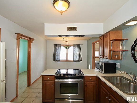 3rd image of 110 N Bleyer St