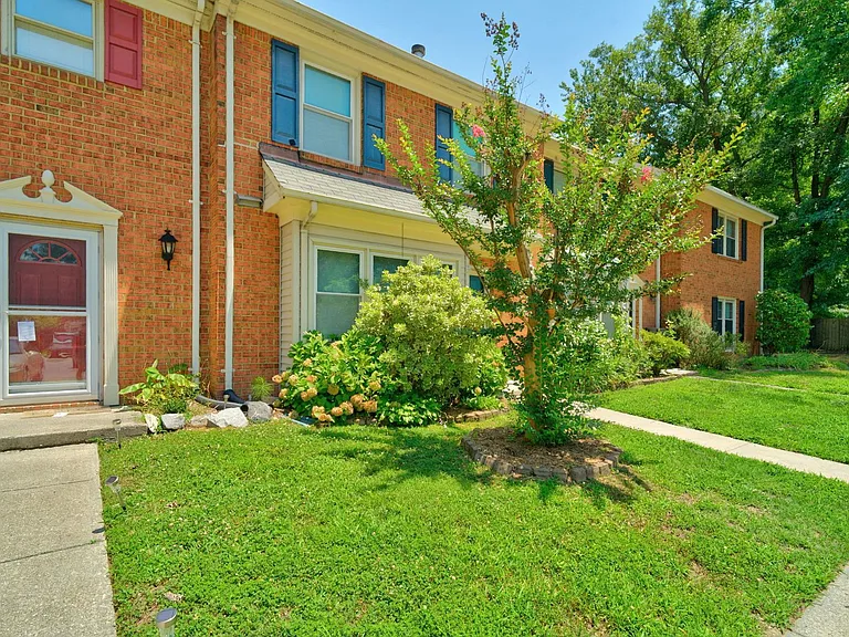 119 Kingsbridge Ln — Photo 3