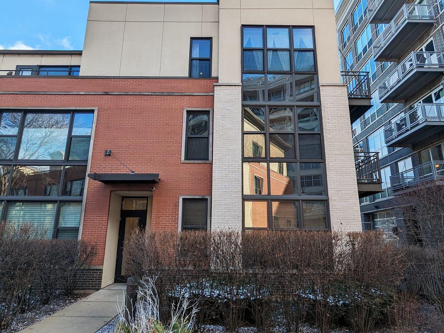 905 N Howe St #B, Chicago, IL 60610 | Zillow