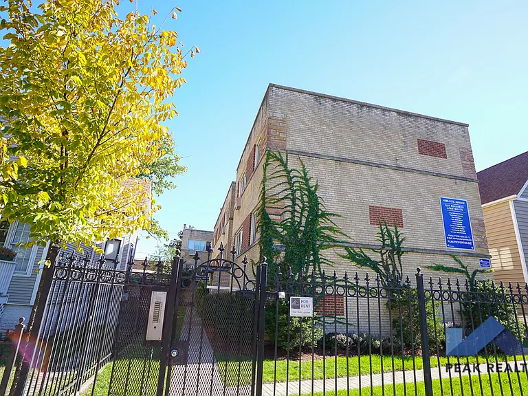 4889 N Ashland Ave — Photo 8