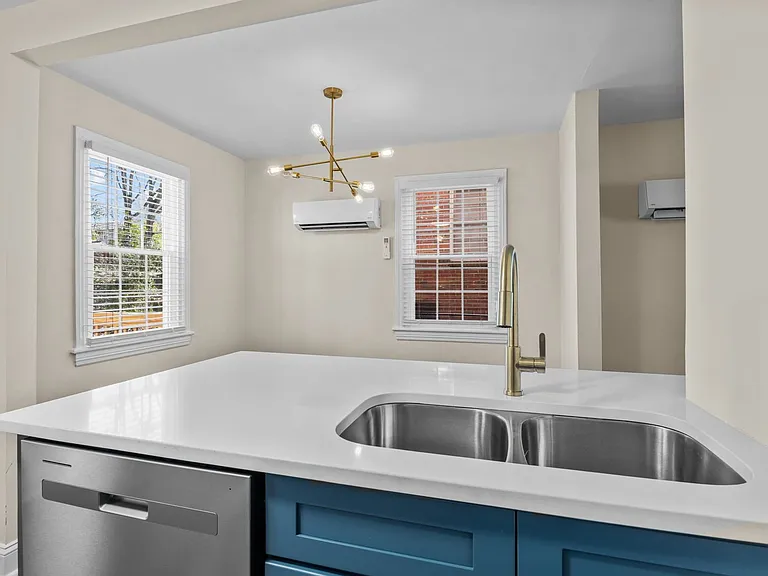 906 Clarendon St #A — Photo 7