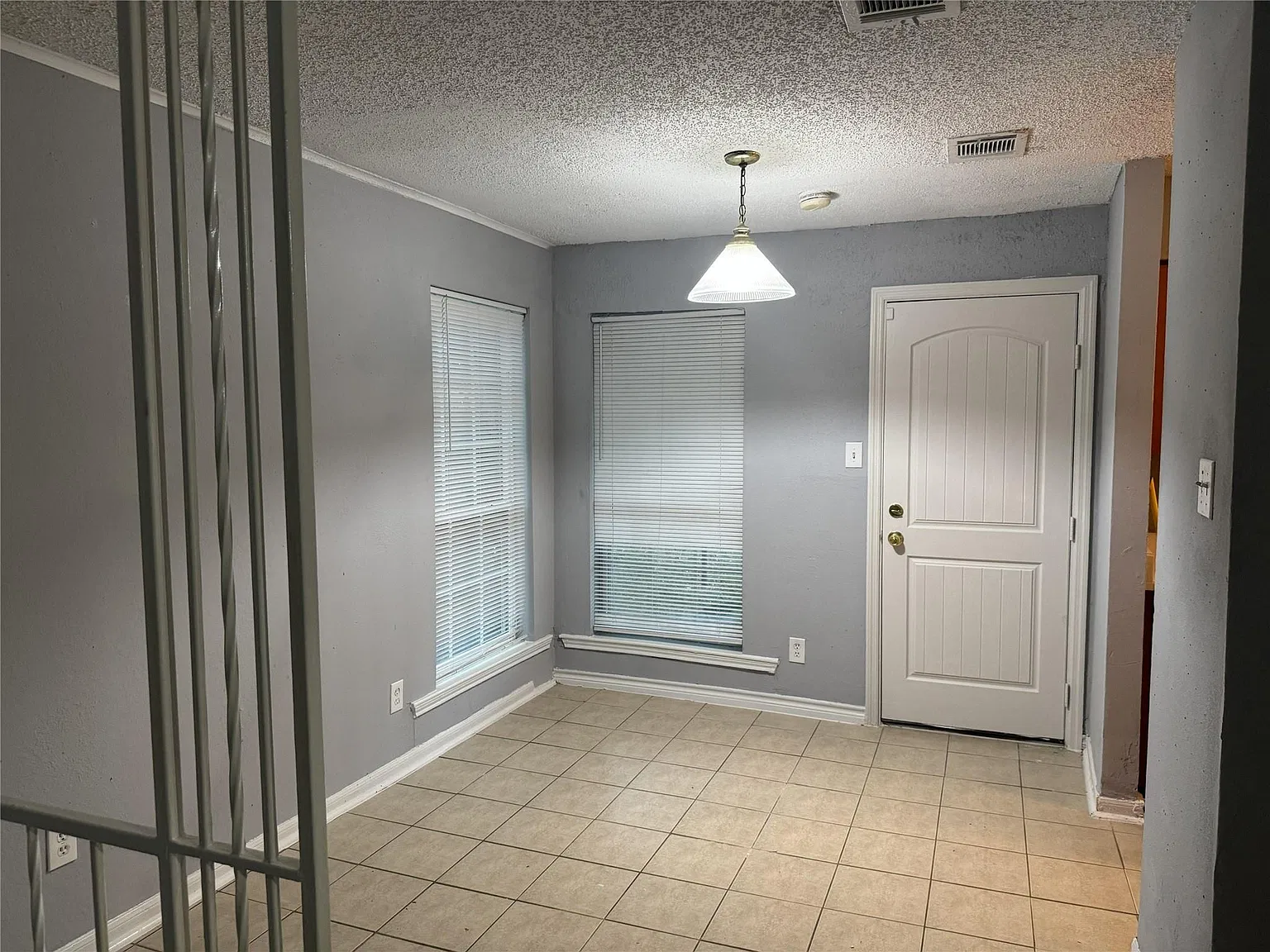 4 bed, 2.5 bath, 1693 sqft, $2,000 — Photo 3