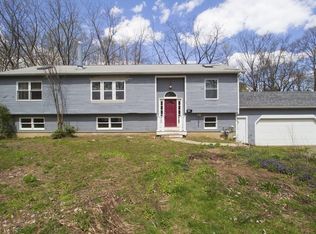 34 Pickering St, Essex, MA 01929