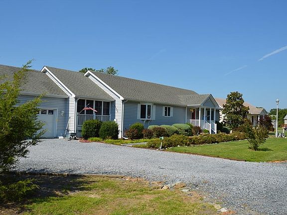 3rd image of 38496 Hemlock Dr