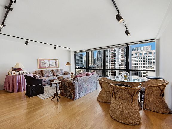 2nd image of 910 N Lake Shore Dr #2518